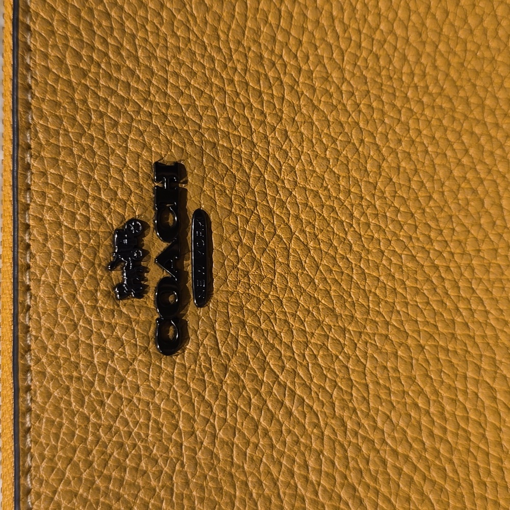 NWT large Coach wristlet honeycomb pebbled leather Dark yellow 🐝 - Picture 3 of 10